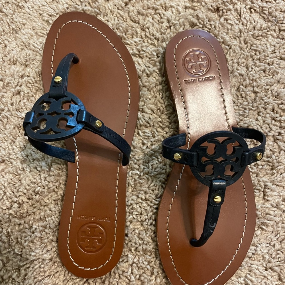 PERFECT tory burch flip flops